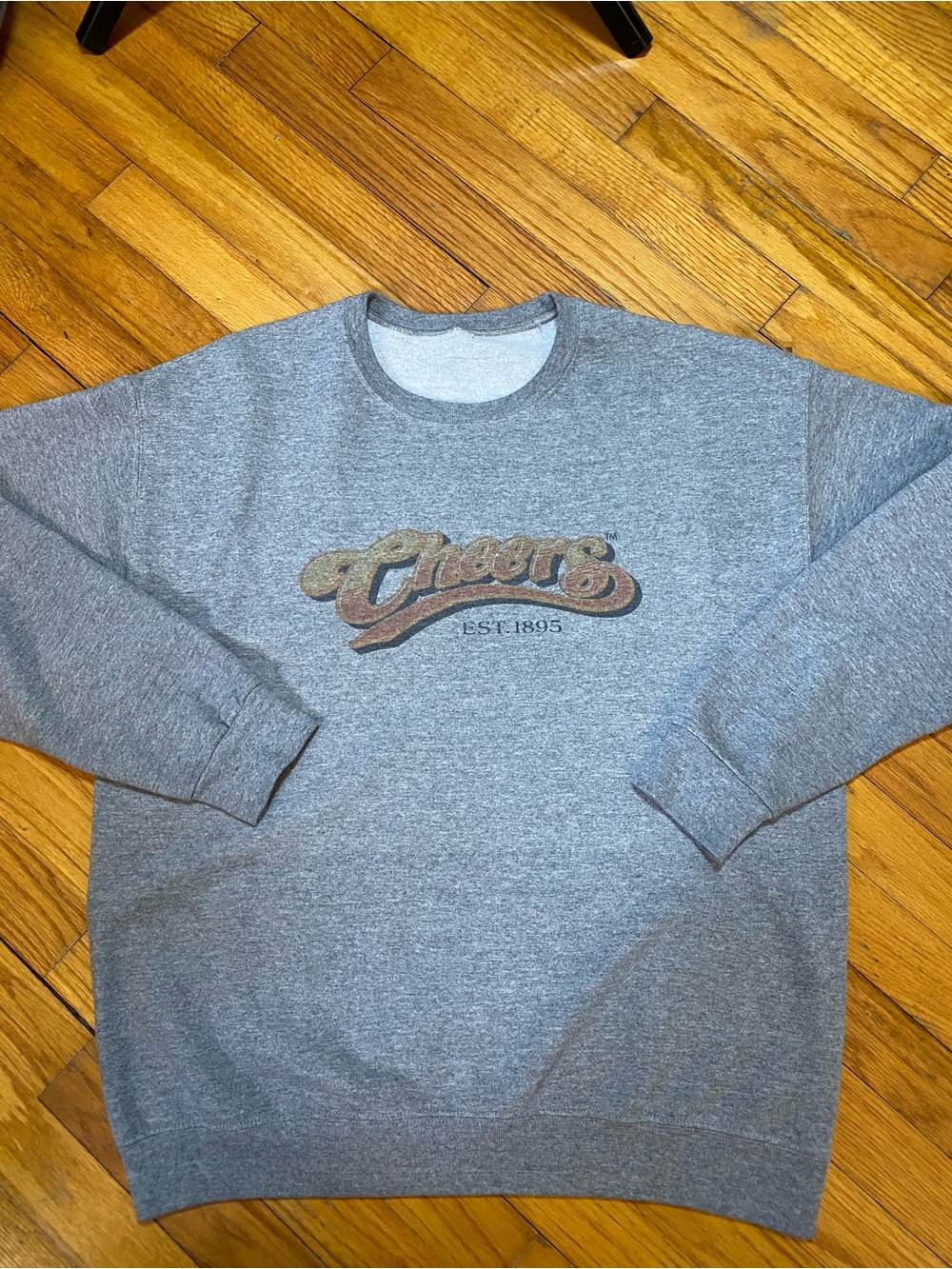 Women’s Grey Crewneck Sweatshirt with Cheers Logo XL?